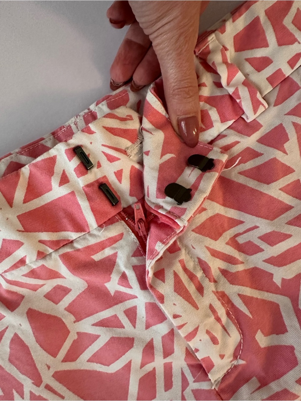 Calvin Klein Pink White Patterned Shorts - Size 14 - Picture 5 of 6